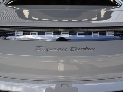 PORSCHE TAYCAN - 10