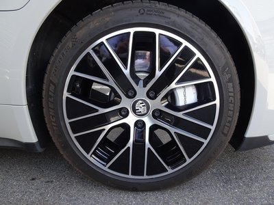 PORSCHE TAYCAN - 8