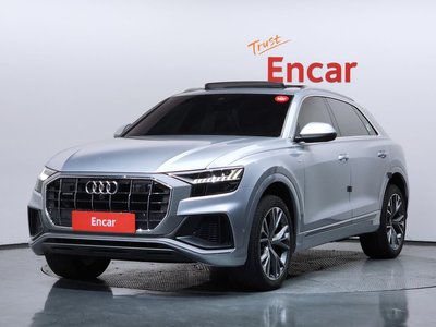 AUDI Q8 - 1