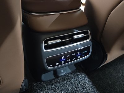 2025 Genesis GV70 thumbnail 30