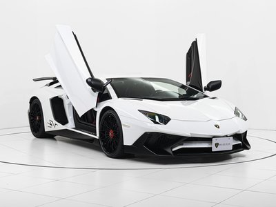 LAMBORGHINI AVENTADOR