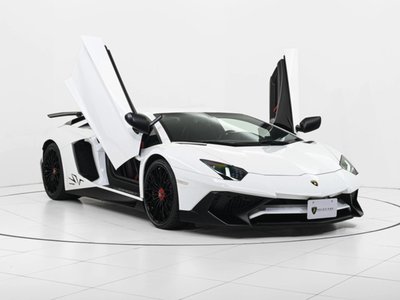 LAMBORGHINI AVENTADOR