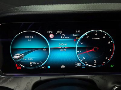 MERCEDES-BENZ E-CLASS - 8