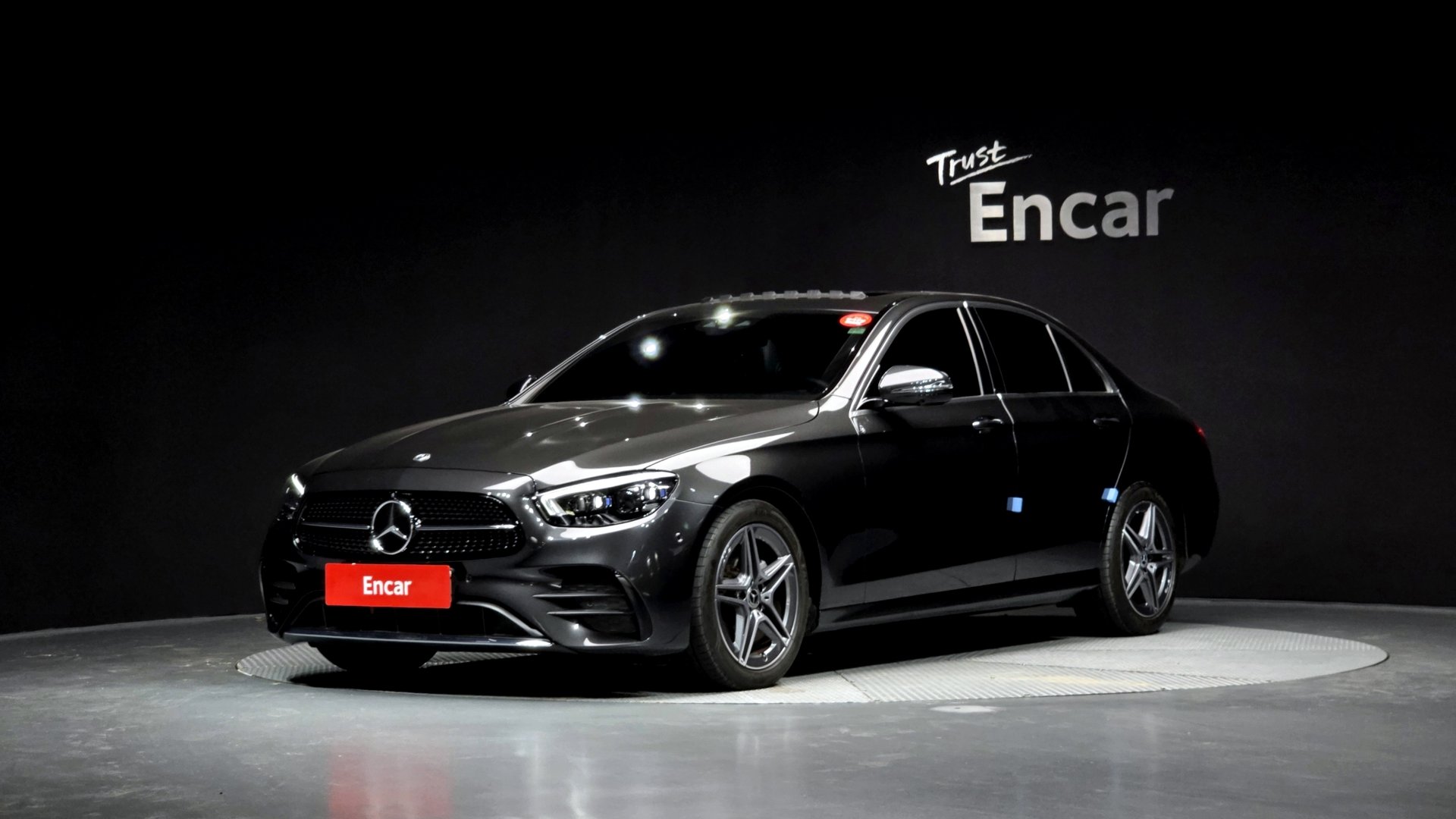 MERCEDES-BENZ E-CLASS - View 1