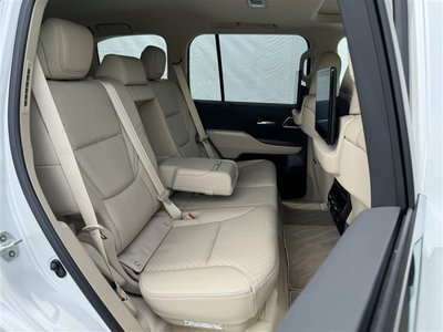 2024 Toyota LAND CRUISER 300 thumbnail 26