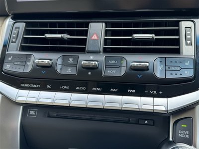 2024 Toyota LAND CRUISER 300 thumbnail 19