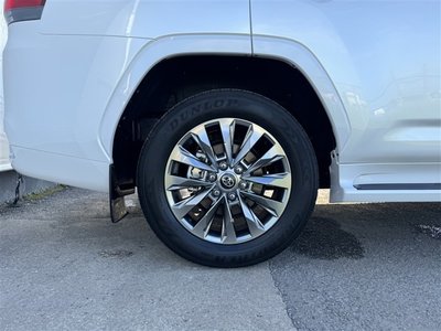 2024 Toyota LAND CRUISER 300 thumbnail 35