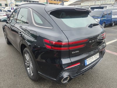 صورة 4 لـ 2024 Genesis GV70