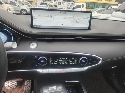 صورة 8 لـ 2024 Genesis GV70