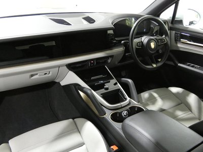 صورة 3 لـ 2023 Porsche CAYENNE