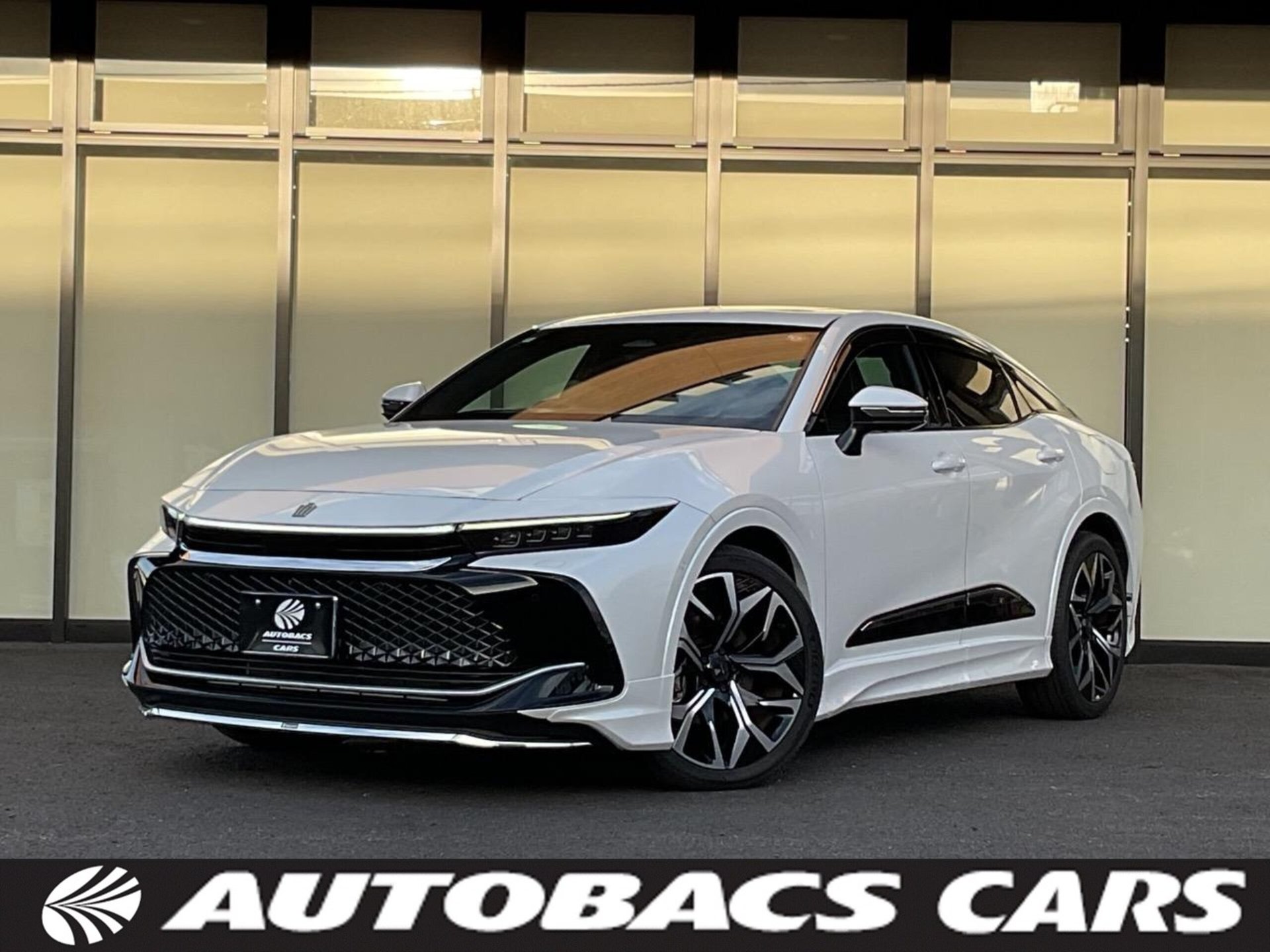 TOYOTA CROWN CROSSOVER - View 1