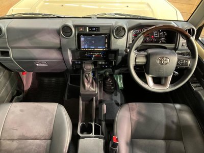TOYOTA LAND CRUISER 70 - 2