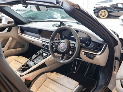 2025 Porsche 911 photo 3