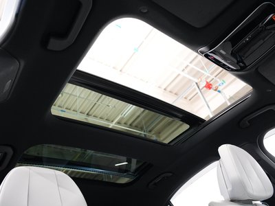 MERCEDES-BENZ E-CLASS - 3