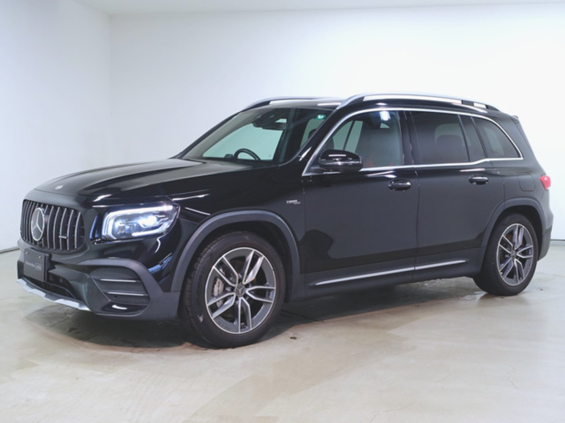 MERCEDES-BENZ GLB AMG - View 1