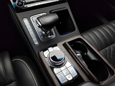 GENESIS G90 - 9