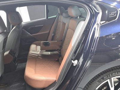 صورة مصغرة 18 لـ 2025 BMW 5 SERIES