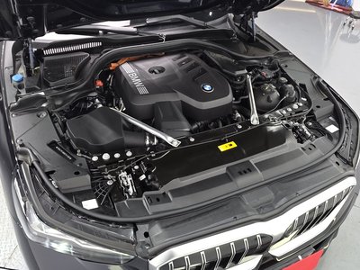 2025 BMW 5 SERIES photo 7