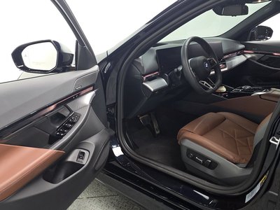 صورة مصغرة 13 لـ 2025 BMW 5 SERIES