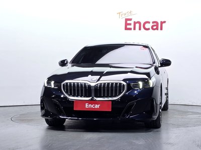 2025 BMW 5 SERIES photo 2