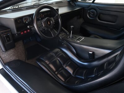 LAMBORGHINI COUNTACH - 4