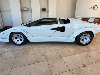 LAMBORGHINI COUNTACH - 6