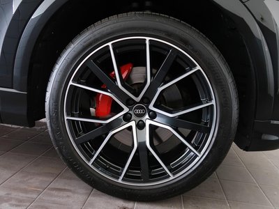 صورة 8 لـ 2022 AUDI Q8