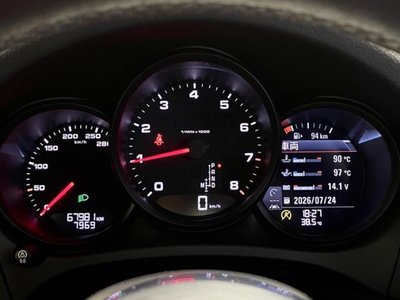 2021 Porsche MACAN — миниатюра 18