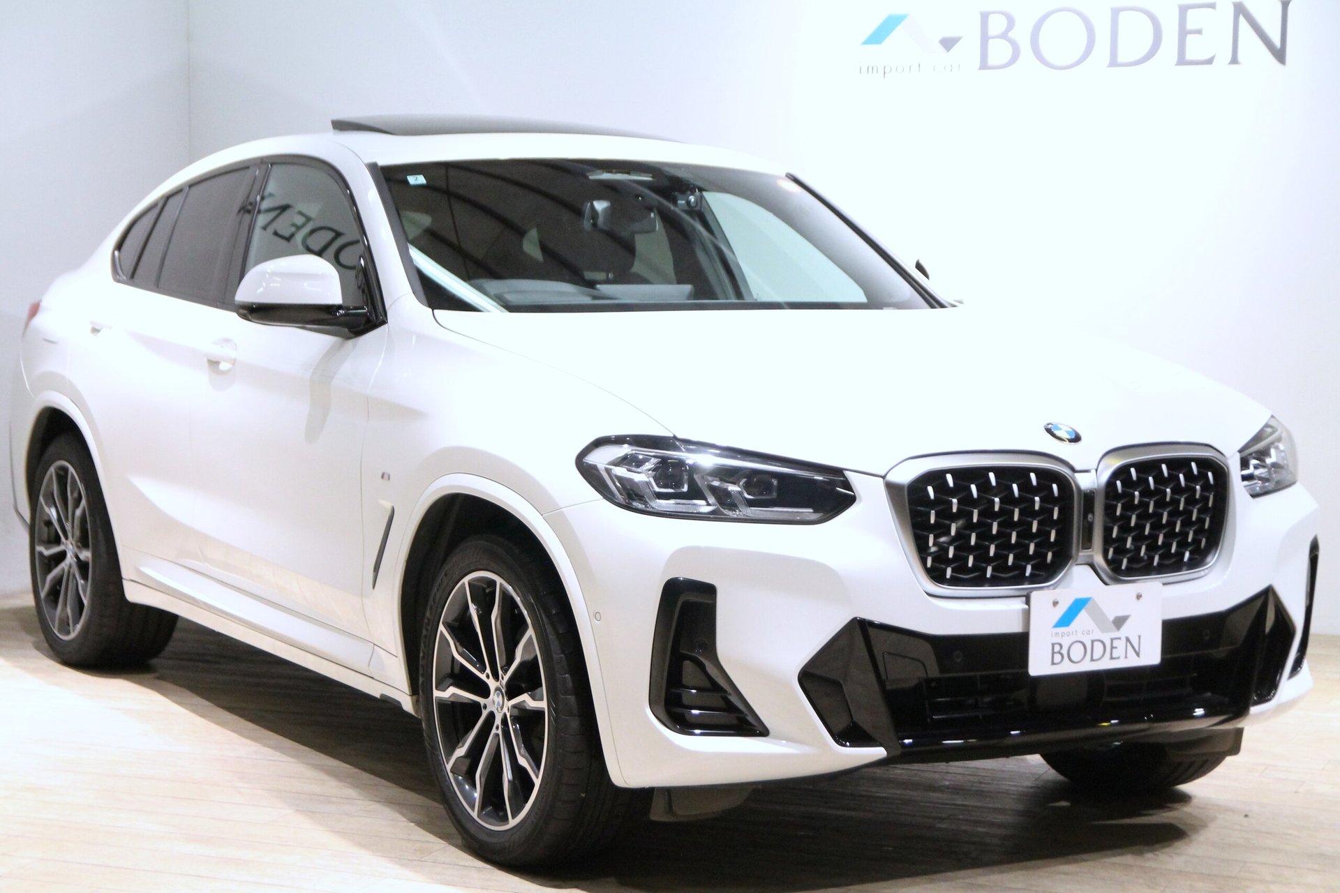 BMW X4 - View 1