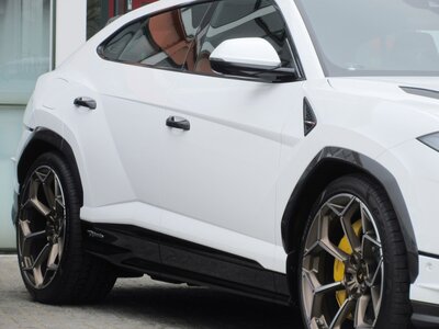 LAMBORGHINI URUS - 10