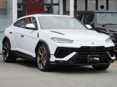 LAMBORGHINI URUS - 4