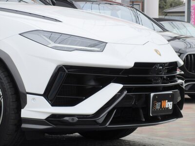 LAMBORGHINI URUS - 6
