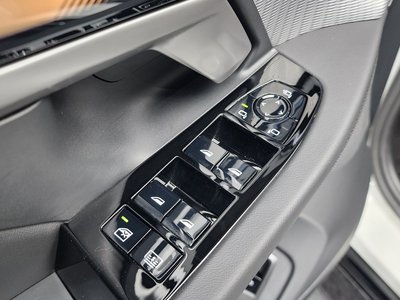 2025 BMW 5 SERIES — миниатюра 29
