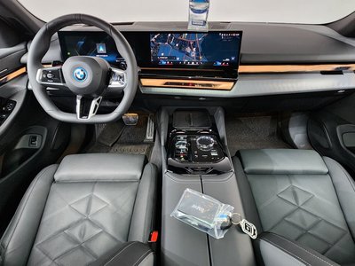 2025 BMW 5 SERIES — фото 5