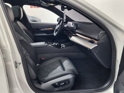 2025 BMW 5 SERIES — миниатюра 16