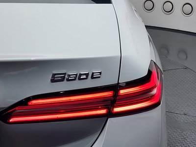 2025 BMW 5 SERIES — фото 10