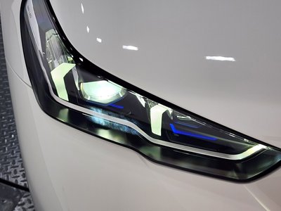 2025 BMW 5 SERIES — фото 9