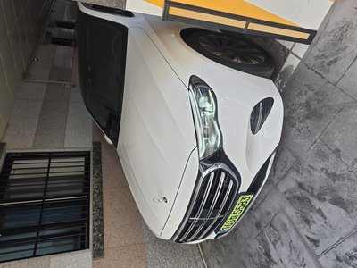 MERCEDES-BENZ E-CLASS - 1