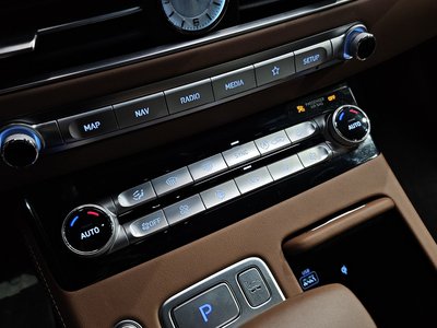 2020 Genesis G90 缩略图 28