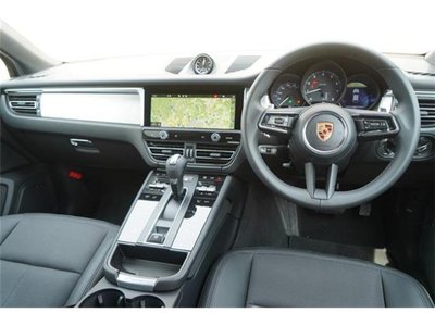 PORSCHE MACAN - 2