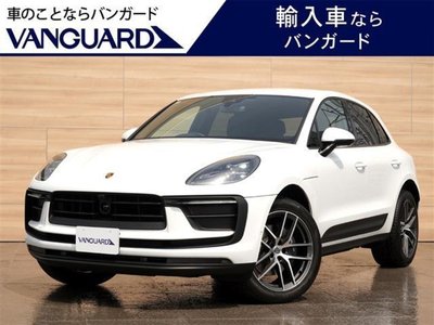 PORSCHE MACAN - 1