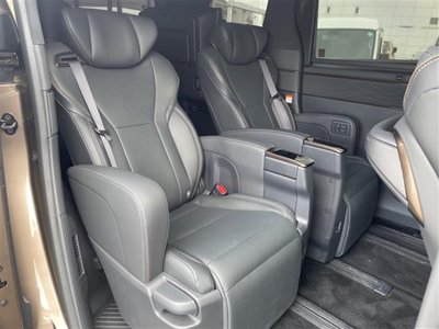 2025 Toyota ALPHARD — фото 10