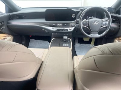 2023 LEXUS LS photo 2