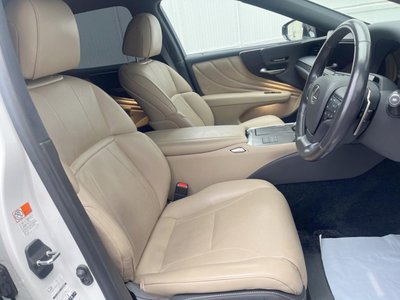 2023 LEXUS LS photo 8