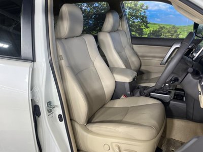 TOYOTA LAND CRUISER PRADO - 8