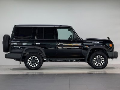 TOYOTA LAND CRUISER 70 - 8