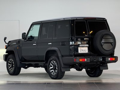 TOYOTA LAND CRUISER 70 - 9