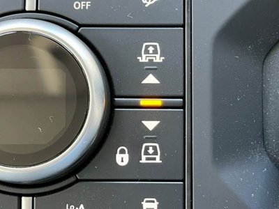 LAND ROVER DEFENDER - 7