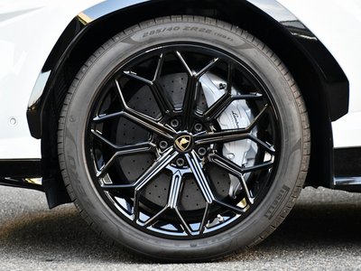 LAMBORGHINI URUS - 8