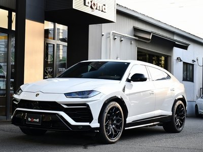 LAMBORGHINI URUS - 1